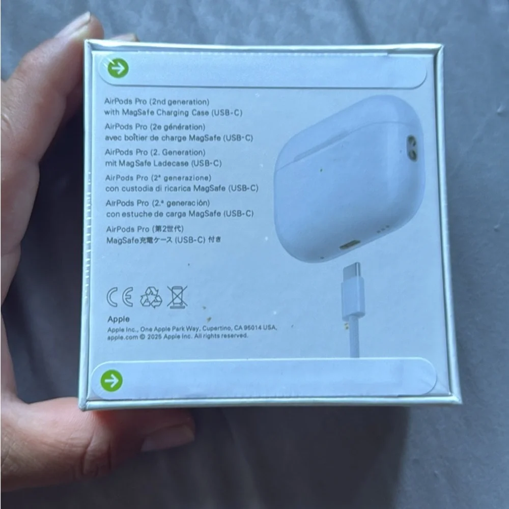Apple AirPods Pro with MagSafe Charging Case